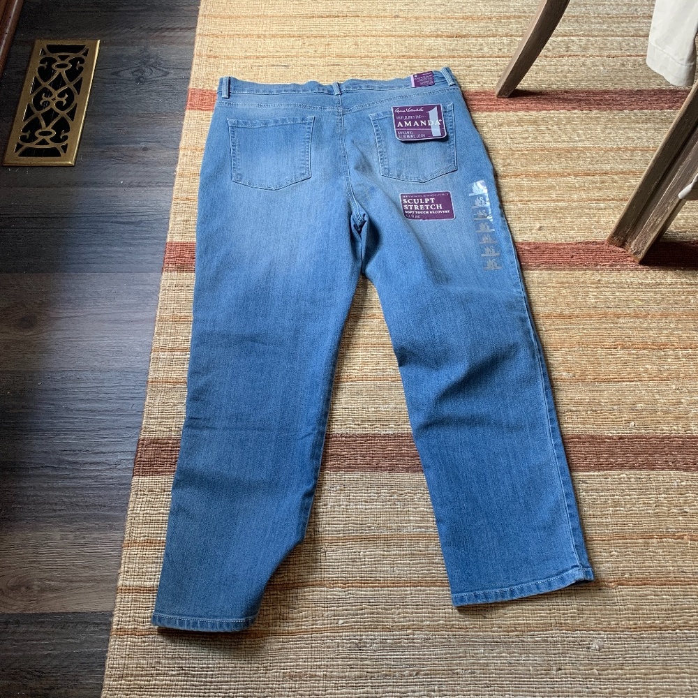 Gloria Vanderbilt Amanda stretch and sculpt slimming jeans. NWT. Retail 65.81